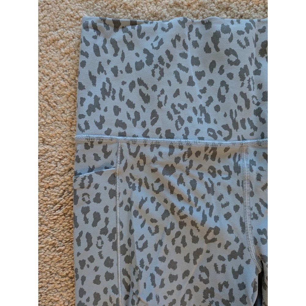 Athleta Salutation Stash Pocket II Printed 7/8 Leggings Grey Leopard Small S
